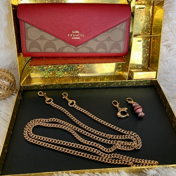 🔥Red Valentine Coach Gold Chain Boxed w/Charms🔥 - Picture 6 of 11